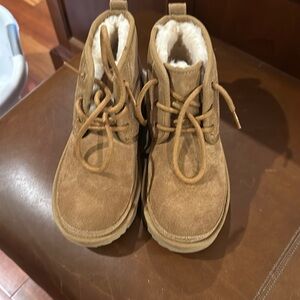 Boys Ugg Neumel boots excellent condition hardly worn